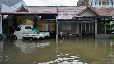 19 قتيلًا وعشرات المفقودين جراء انزلاقات التربة والفيضانات في إندونيسيا