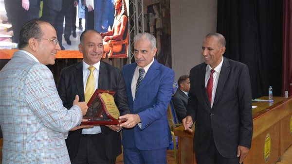 رئيس جامعة أسوان