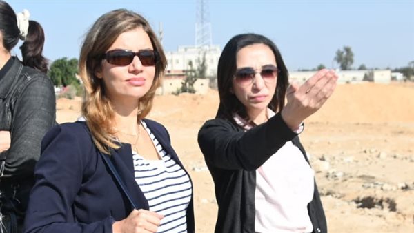 محافظ البحيرة وقنصل