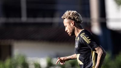 نيمار يتجاهل الأطباء رغم تحذيراتهم بانفجار ركبته مع أي تدخل قوي