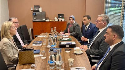 وزير البترول يبحث مع المدير التنفيذي لمنظمة Austmine الأسترالية فرص التعاون بقطاع التعدين