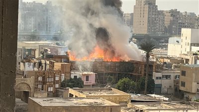 شاهد عيان: بدء انخفاض حدة النيران بـ استديو مصر.. والديكورات الخشبية سبب سرعة انتشار الحريق 