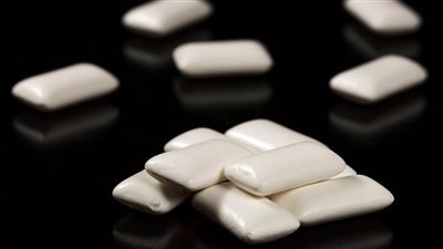 مكون شائع في المشروبات الغازية والعلكة ومعجون الأسنان يزيد خطر الإصابة بأمراض الكبد | دراسة