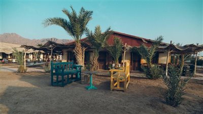 قرية الصيادين بنويبع جنوب سيناء متعة السياحة.. مبانيها من البيئة وفرشها من المشغولات البدوية