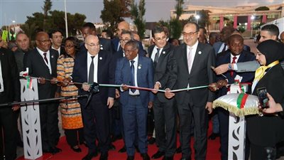 وزير قطاع الأعمال يشهد افتتاح معرض كلينفست إكسبو للرعاية الصحية بالجزائر