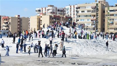 بورسعيد × 24 ساعة | قناة السويس تؤكد جاهزيتها لعبور السفن العملاقة.. وتوافد آلاف الزوار على جبال الملح