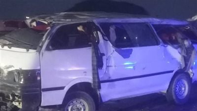 إصابة 10 أشخاص في حادث تصادم سيارتي ميكروباص أعلى الطريق الصحراوي الشرقي