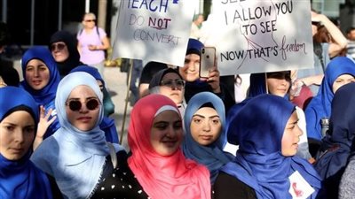 بقانون جديد مثير للجدل.. ولاية كندية تحظر الصلاة العلنية وارتداء غطاء الوجه| ما القصة؟