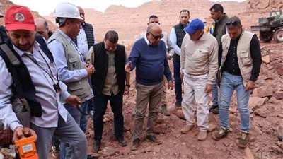 وزير الكهرباء يتفقد المركز الحقلي بأبو زنيمة لمتابعة تنفيذ مشروعات استخلاص العناصر النادرة