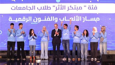 وزير الاتصالات يكرم الفائزين بالمراكز الستة الأولى لأكبر مسابقة معلوماتية في مصر