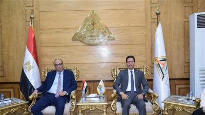 فريق ضمان الجودة يزور تمريض بنها تمهيدًا لاعتمادها