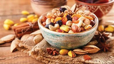 مكسرات وفواكه مجففة غنية بعناصر تساعد على فقدان الوزن .. تعرف على التفاصيل 