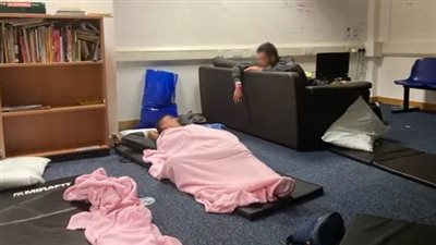 بريطانيا تمنع اللاجئين من ركوب سيارات الأجرة المجانية| ما القصة؟