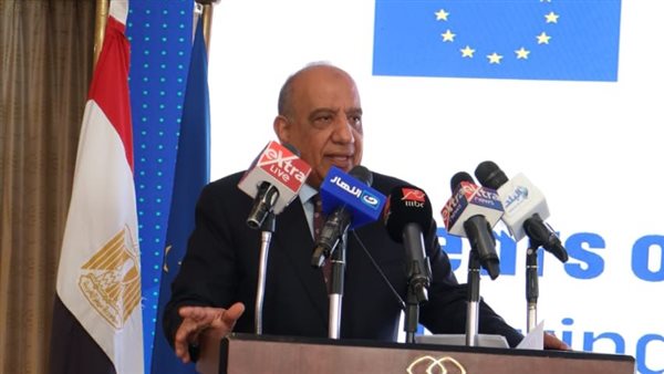 محمود عصمت وزير الكهرباء