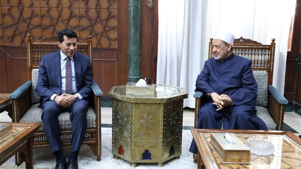 شيخ الأزهر يستقبل