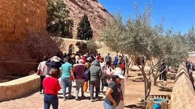 رغم الأجواء الشتوية.. انتعاشة سياحية بمدينة سانت كاترين لزيارة المقدسات الدينية 