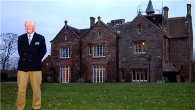 نبيل بريطاني مسن يعرض 66 ألف دولار سنويًا للعثور على زوجة لإنجاب وريثه.. ما القصة؟