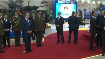 الرئيس السيسي يتفقد جناح مصر ووزارة الإنتاج الحربي والشركة العربية للبصريات والهيئة العربية للتصنيع