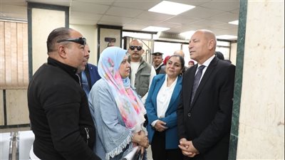 محافظ القاهرة من مركز عين شمس التكنولوجي: خدمة المواطن أولويتنا.. وتوجيهات بسرعة حل الشكاوى وتسهيل الإجراءات