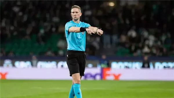 تعرف على حكام مباراة مصر والكويت بكأس العرب