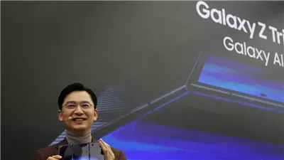 مع شدة الصراع والمنافسة.. سامسونج تكشف عن أول هاتف ثلاثي الطي