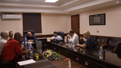 رئيس الفنون التشكيلية يبحث الخطوات التنفيذية لإطلاق سمبوزيوم مدن مصر في نسخته الأولى