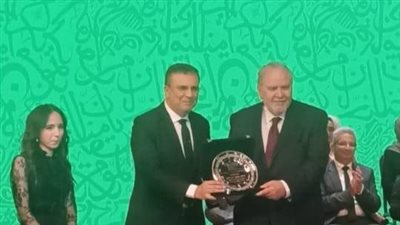 الجامعة الأمريكية تختار عمرو الليثي أفضل إعلامي لـ عام 2025