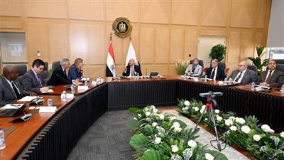 لإنشاء مصنع سيارات متكامل بشرق بورسعيد.. وزير الصناعة يبحث مع فولكس فاجن خطة التوسع بالسوق المصري