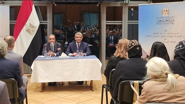 وزير الخارجية خلال