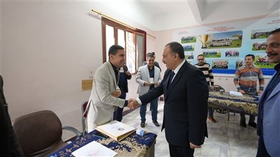 وسط أجواء من الانضباط.. محافظ أسيوط يتفقد لجان الدائرة الثالثة لانتخابات النواب