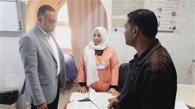 وكيل صحة شمال سيناء يحيل المتغيبين عن العمل داخل مركز الرعاية بالفواخرية السمران للتحقيق