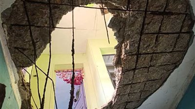 أهالي عقار بحي الشروق يستغيثون بمحافظ مطروح: السقف وقع علينا ونعيش في قلق