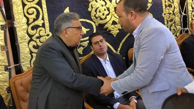 محافظ الدقهلية يقدم واجب العزاء لأسر ضحايا حريق سوق الخواجات