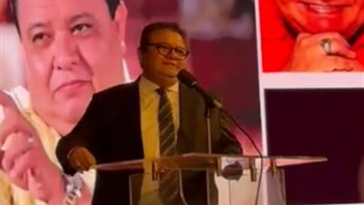 تأثر خالد جلال خلال تكريمه في المسرح القومي بحضور وزير الثقافة