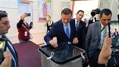 وزير الزراعة يدلي بصوته الانتخابي بالإسكندرية ويؤكد أهمية حسن اختيار المرشح