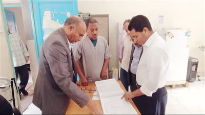 للتأكد من توافر الأمصال.. وكيل صحة الأقصر يتفقد وحدات إسنا ويتابع تطبيق معايير السلامة داخل المدارس