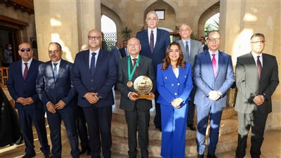 وزيرة التنمية المحلية تهنئ محافظ القاهرة لفوزه بجائزة أفضل محافظ عربي.. والأسمرات أفضل مبادرة عربية لتنمية المجتمع