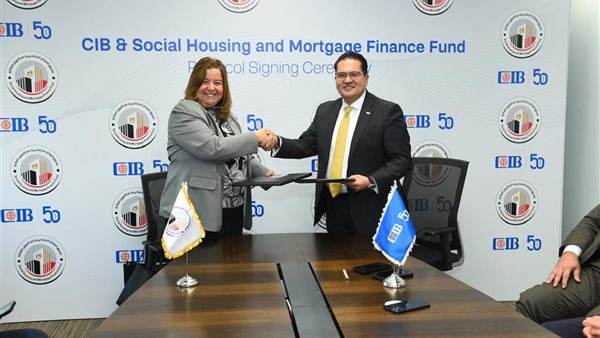 جانب من التوقيع