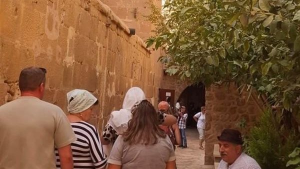 اقبال السائحين على