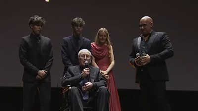 على كرسي متحرك.. تكريم النجم العالمي مايكل كين في مهرجان البحر الأحمر السينمائي وفين ديزل يسانده