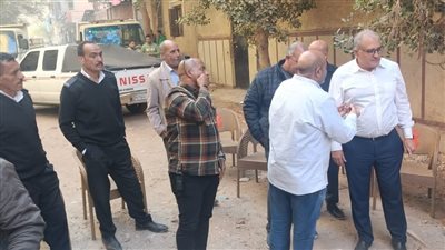 رئيس حي السلام أول يوقف أعمال بناء مخالف ويقود حملة لإزالته في المهد 