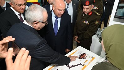 كامل الوزير يتفقد جناح اتحاد الصناعات في ختام فعاليات معرض الصناعات الدفاعية إيديكس– مصر 2025