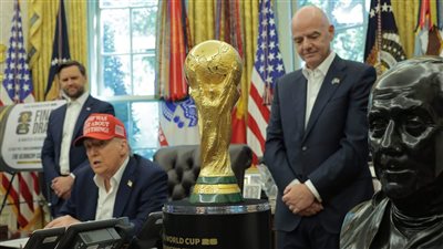 فيفا يدعو ترامب لإلقاء كلمة خلال قرعة كأس العالم بعد منحه جائزة السلام
