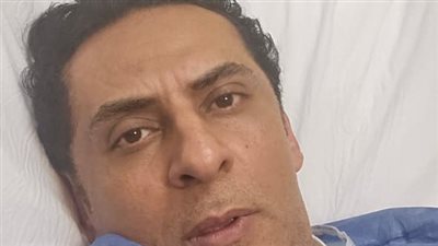 تدخل طبي حاسم ينقذ الإعلامي إيهاب العجمي من وعكة مفاجئة.. والعجمي يوجه رسالة تقدير للفريق المعالج