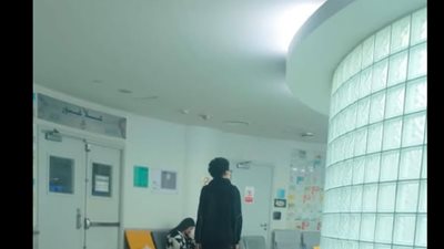 رجليه يدوب شيلاه من الخوف.. قصة صغير مريض بالسرطان في 57357 تُثير التعاطف على مواقع التواصل 