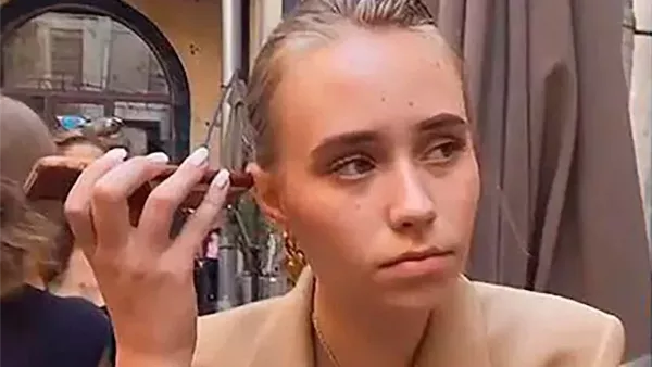 الفتاة الشهيرة بـ