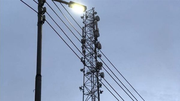 أعمدة الإنارة 