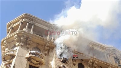 حريق في عقار بمنطقة التوفيقية بوسط البلد.. والحماية المدنية تحاول السيطرة