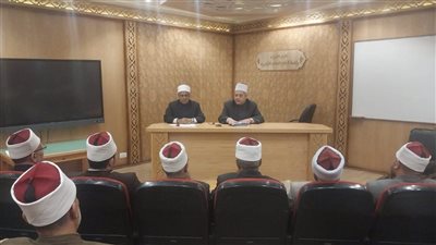رئيس قطاع المعاهد الأزهرية يجتمع برؤساء الإدارات المركزية لمتابعة تطوير الأداء