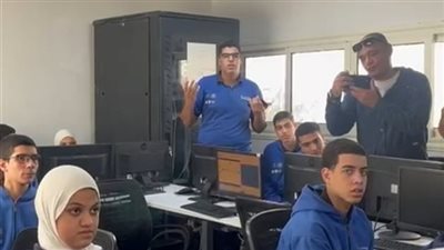 النت ضعيف| طالب بمدرسة WE يشكو لوزير الاتصالات من السرعة.. والوزير يرد: علشان كده ننفّذ الفايبر